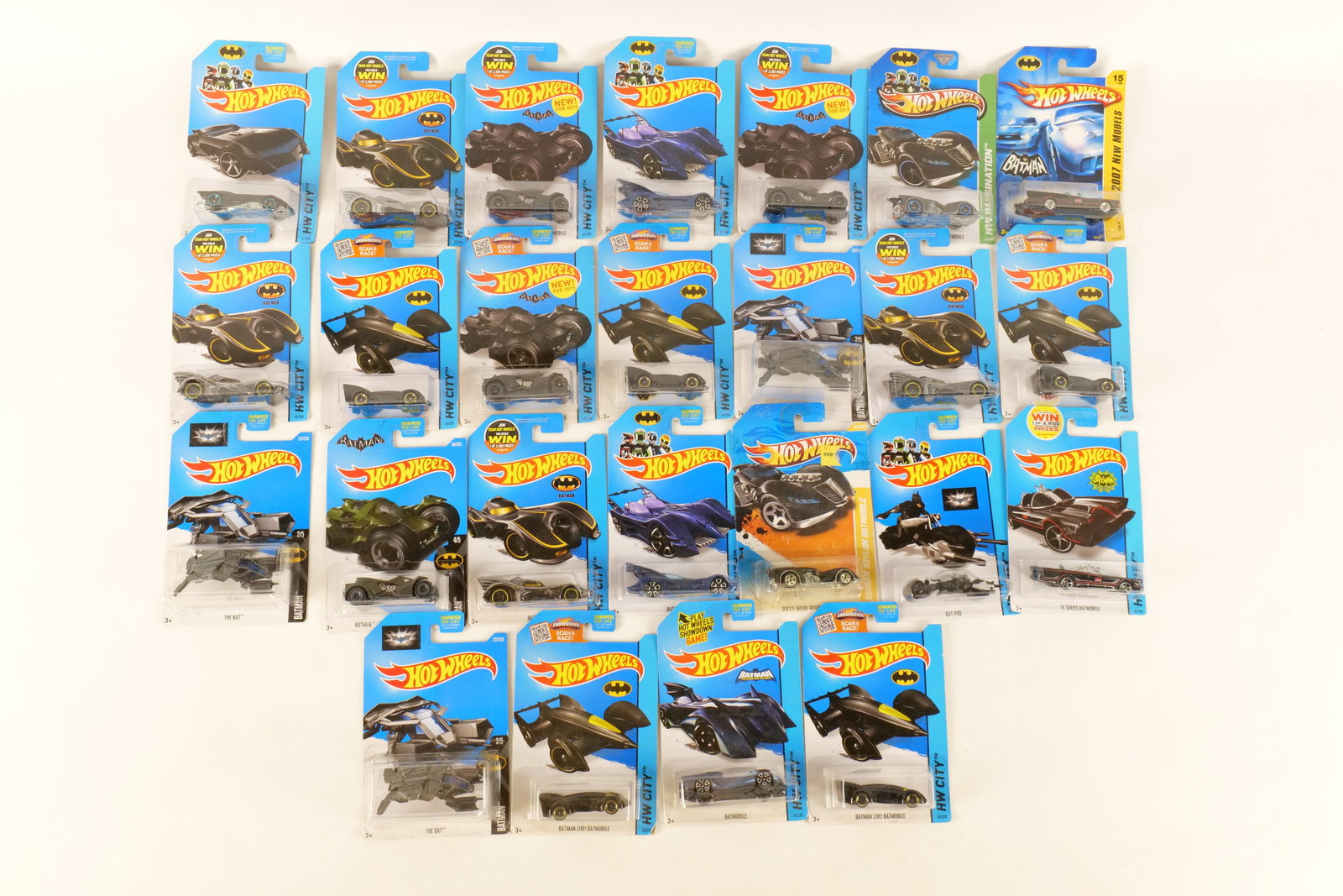 Lot of 25 Hot Wheels Batman Cars: Lot of 25 Hot Wheels Batman Cars. Including Batman Live! Batmobile, Batmobile, Batman: Arkham Knight Batmobile, The Bat and More. Some duplicates. Packaging has some wear. All invoices must be paid wi