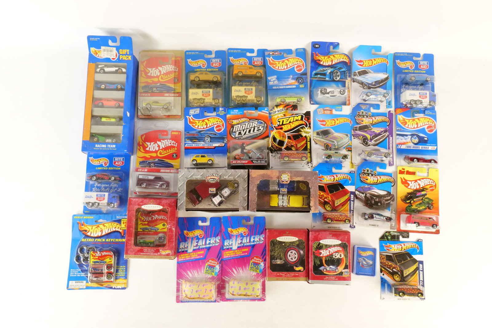 Lot of Hot Wheels Cars and Collectibles (1 of 20)