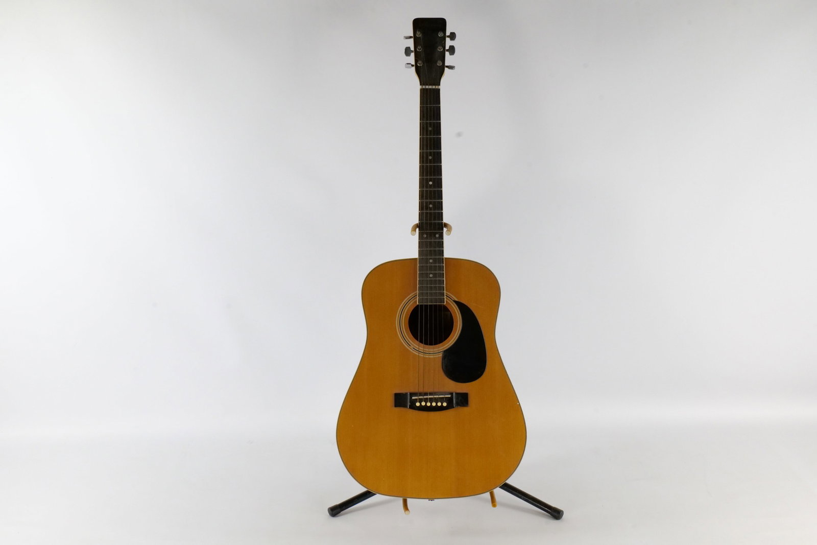 Vintage Harmony H170 Dreadnought Acoustic Guitar (1 of 15)
