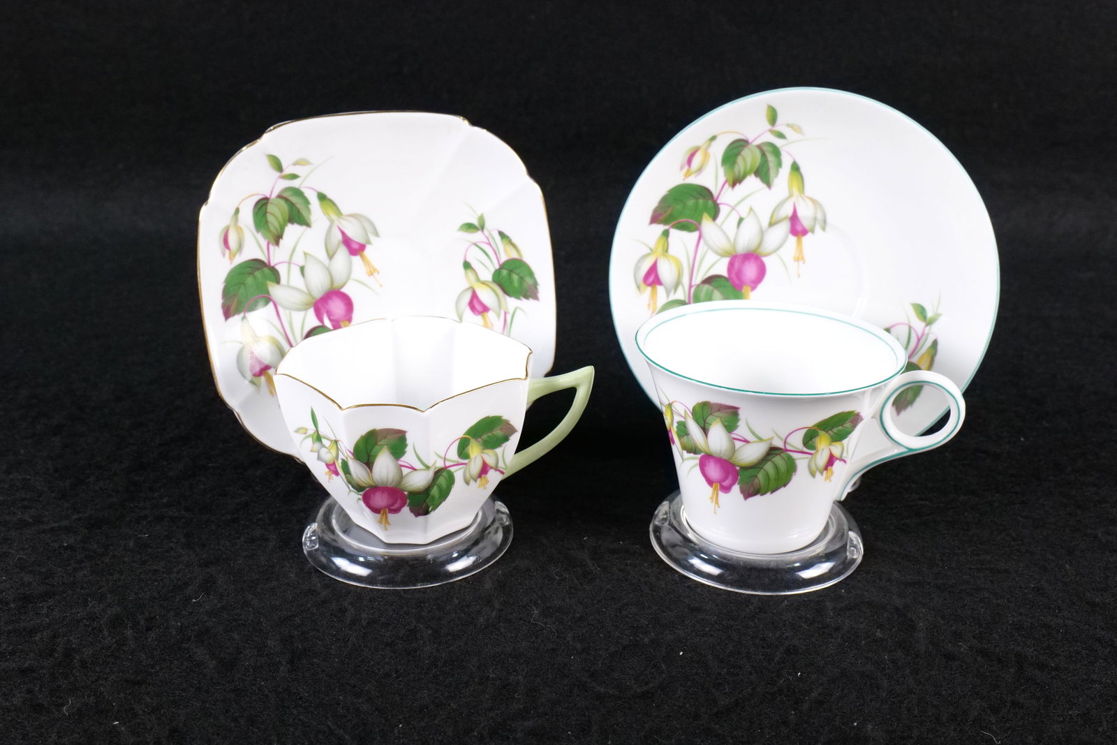 Lot of 2 Shelley Fuchsia Pattern Tea Cups and Saucers (1 of 19)