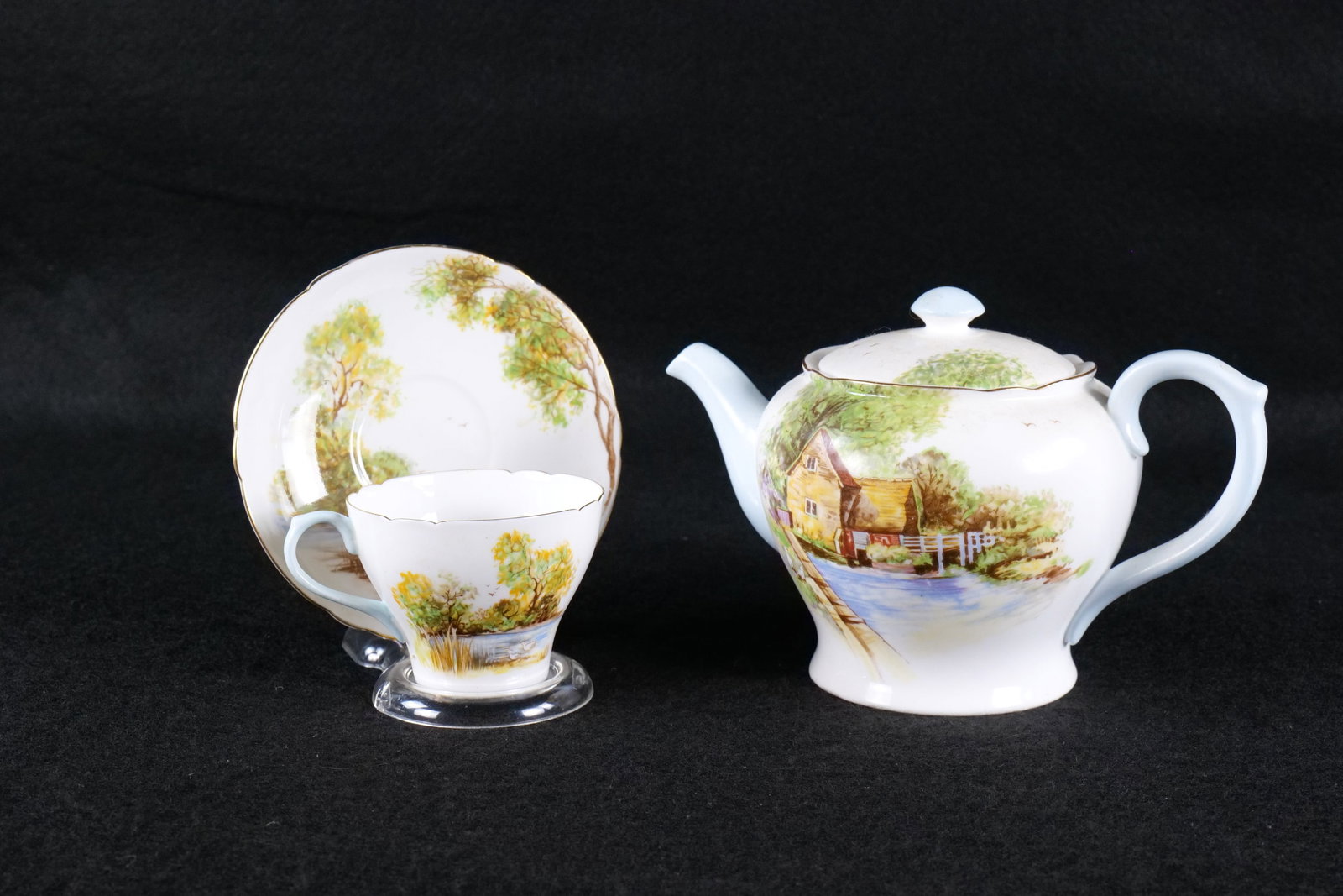 Shelley " Old Mill" Teapot, Teacup and Saucer (1 of 17)