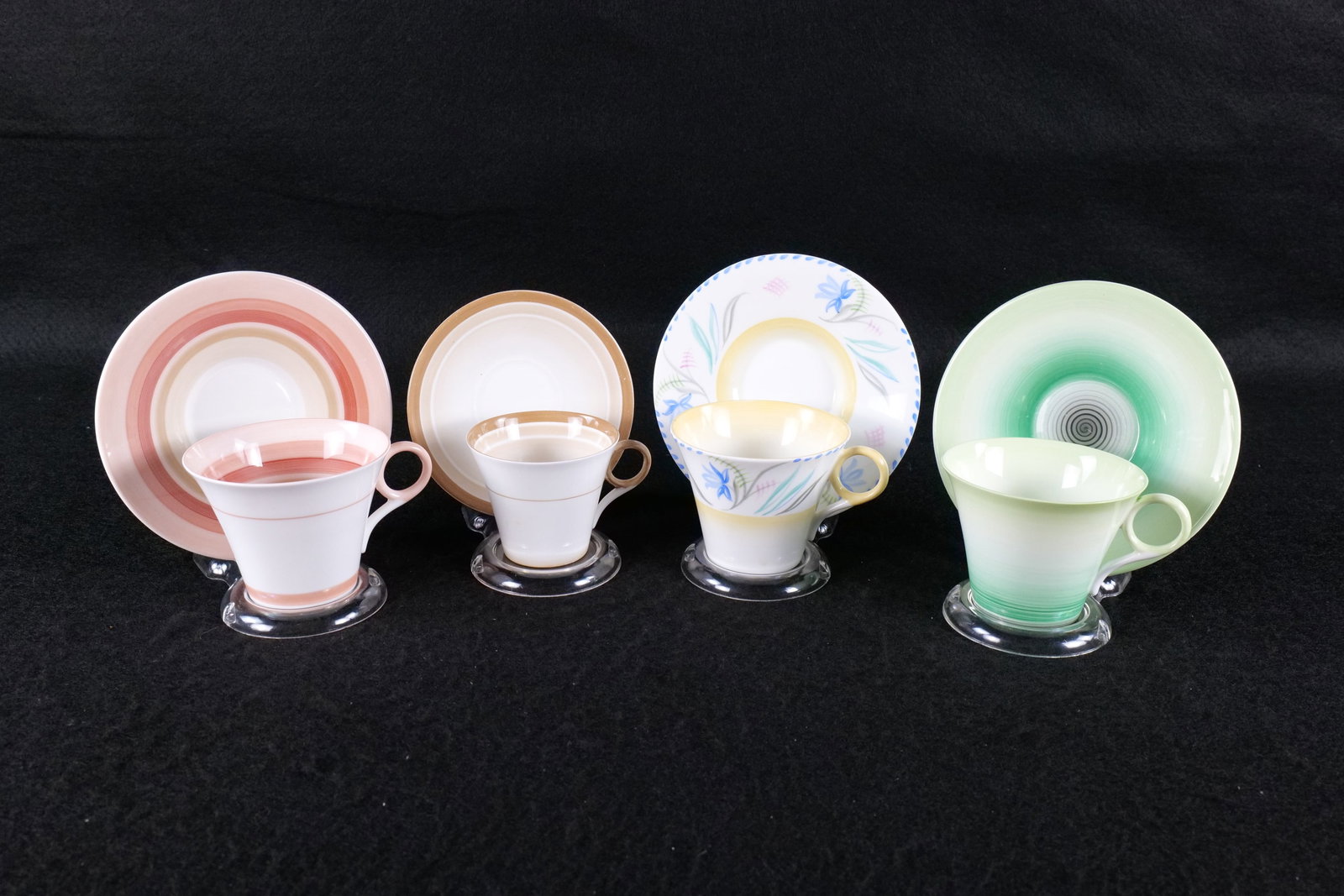 Lot of 4 Shelley Bone China Regent Shaped Teacups and Saucers (1 of 19)