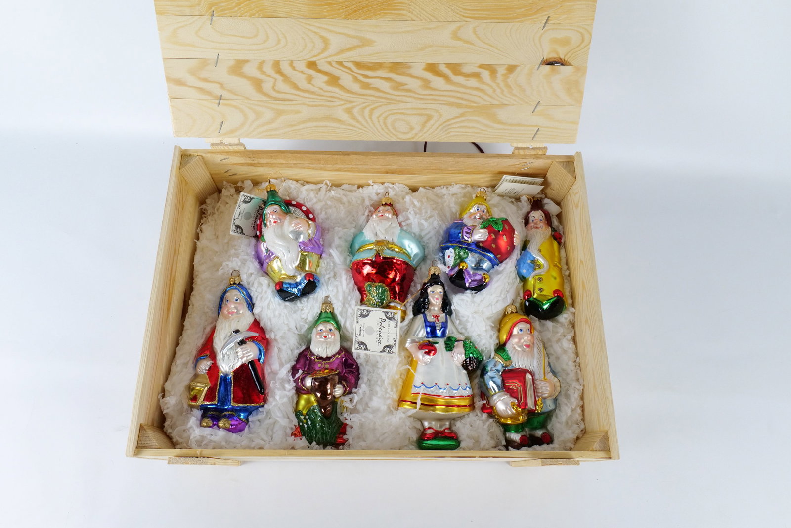 Kurt Adler Snow White and the Seven Dwarfs Ornament Set: Kurt Adler Snow White and the Seven Dwarfs Ornament Set - Polonaise Collection. Complete. Largest ornament measures 8" long. Comes with original outer box and tags. All invoices must be paid within 24