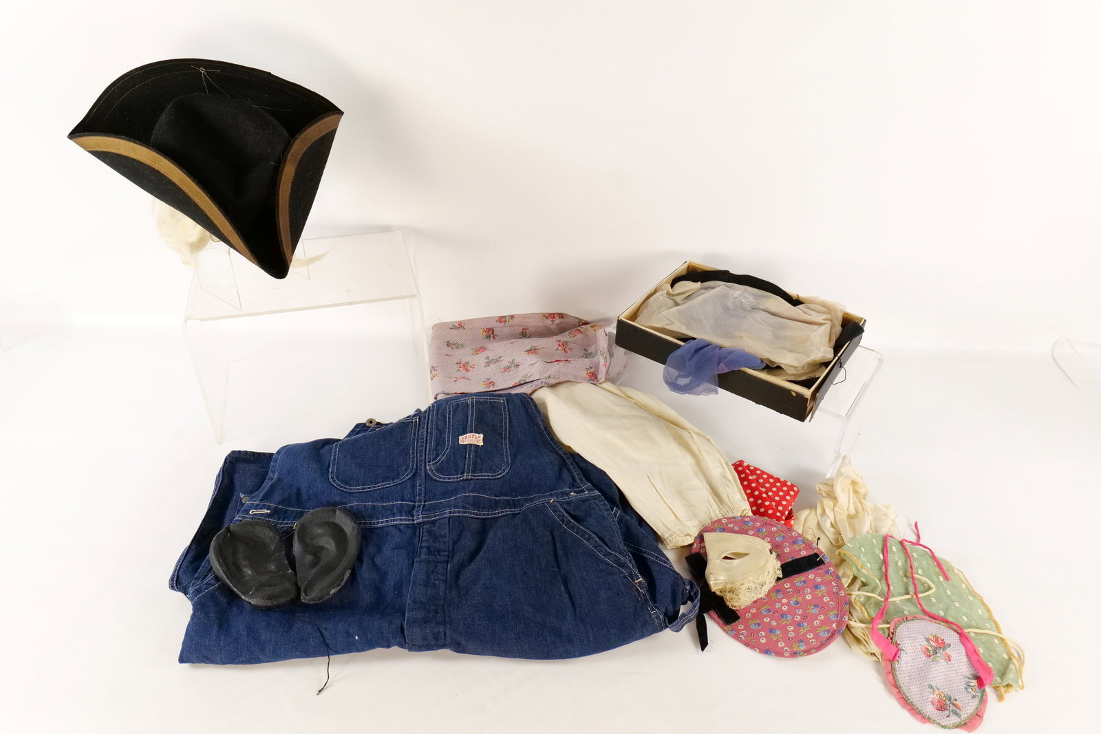 Lot of Costumes and Accessories (1 of 16)