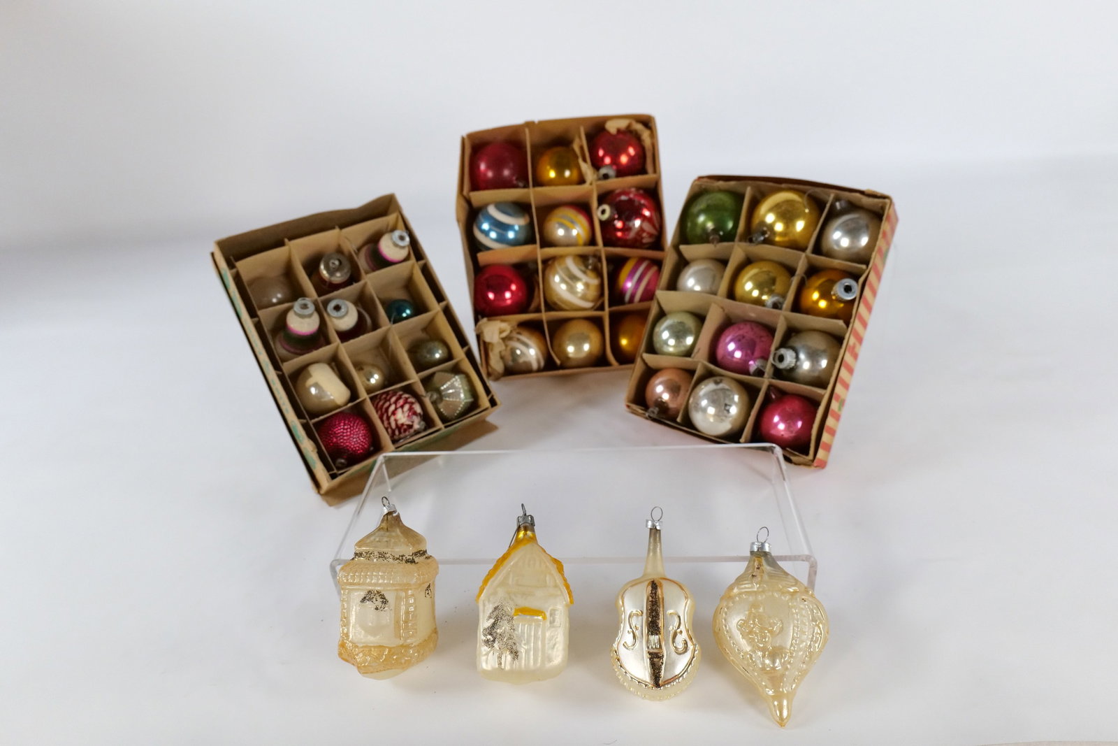 Lot of Vintage Christmas Ornaments (1 of 9)