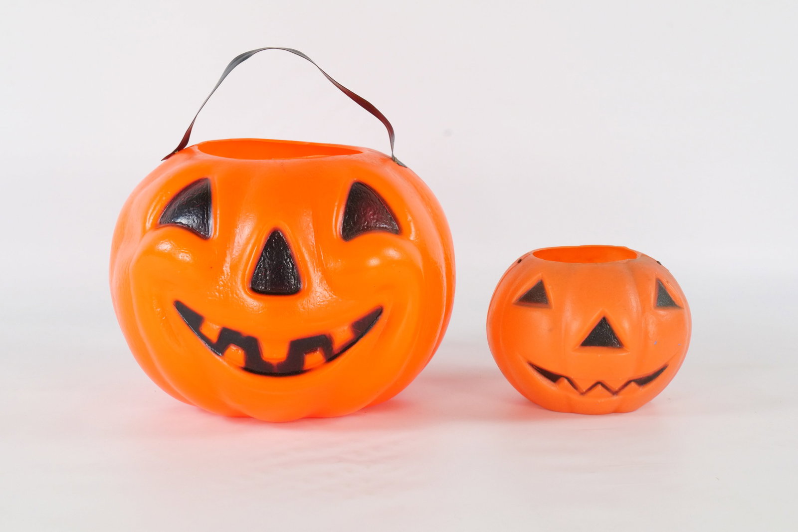 Lot of 2 Plastic Jack-O-Lantern Halloween Pails (1 of 12)