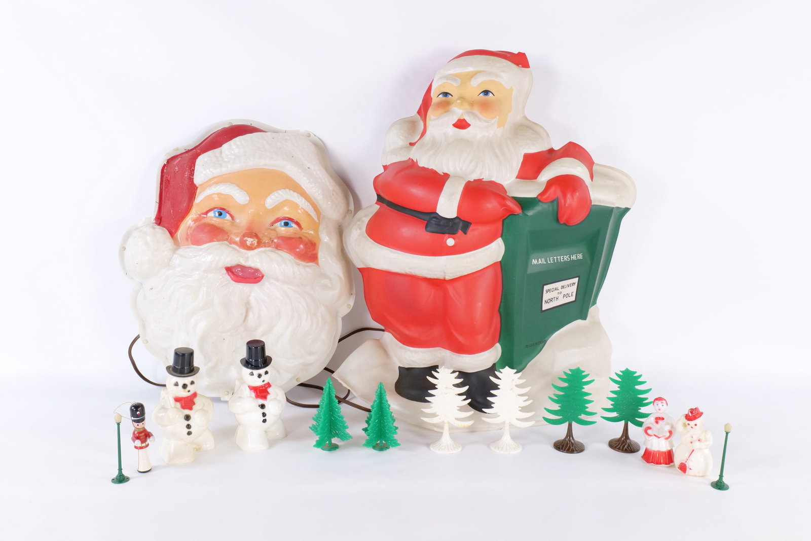 Lot of Assorted Christmas (1 of 18)
