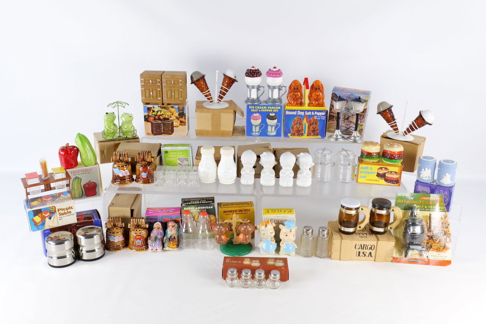 Lot of Salt and Pepper Shakers (1 of 17)