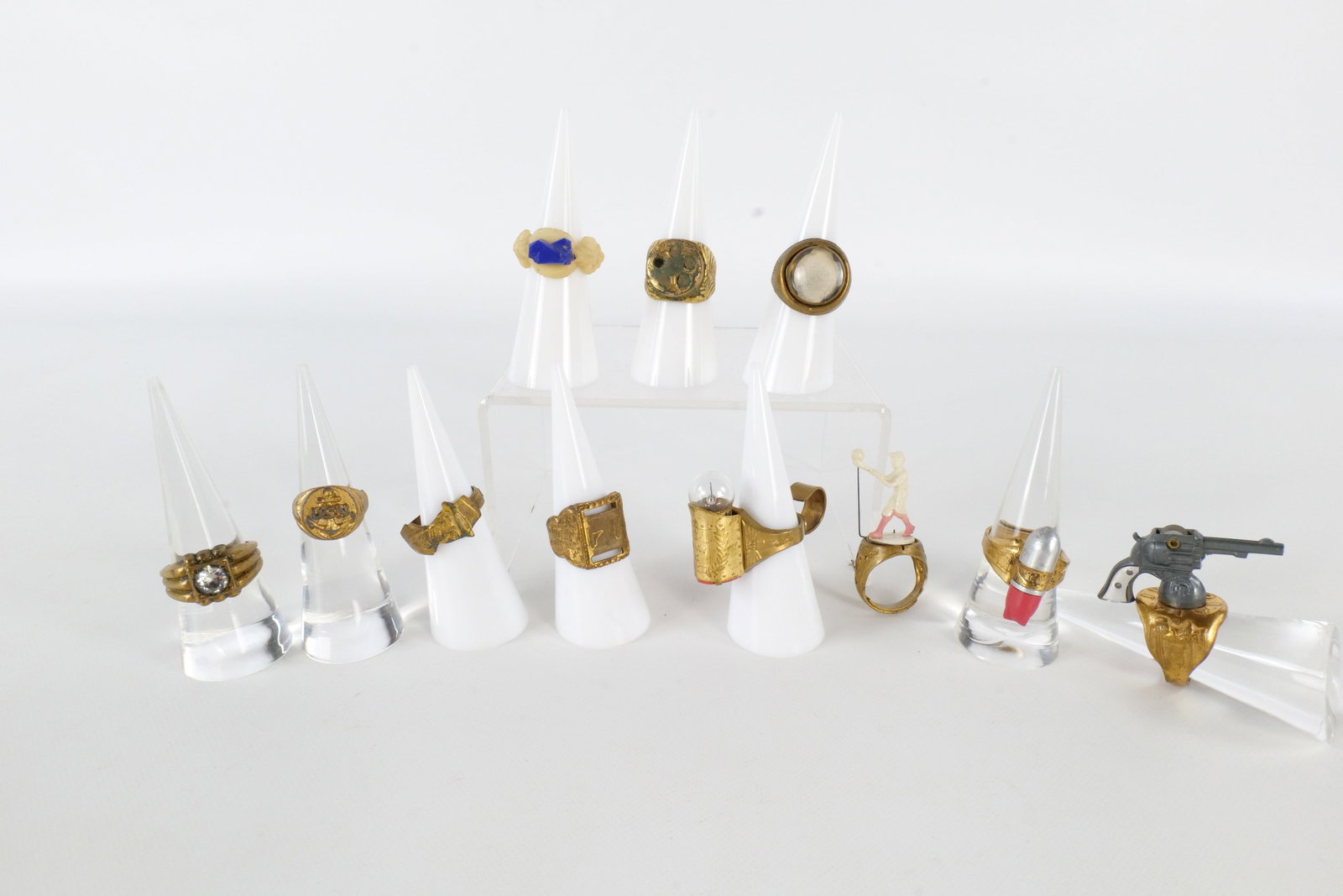 Lot of Vintage Novelty/Prize Rings: Lot of Vintage Novelty/Prize Rings. Including Baseball Player, Gun, Flashlight, Torpedo and More. Some are missing the parts. All invoices must be paid within 24 hours of the sale. We offer multiple s