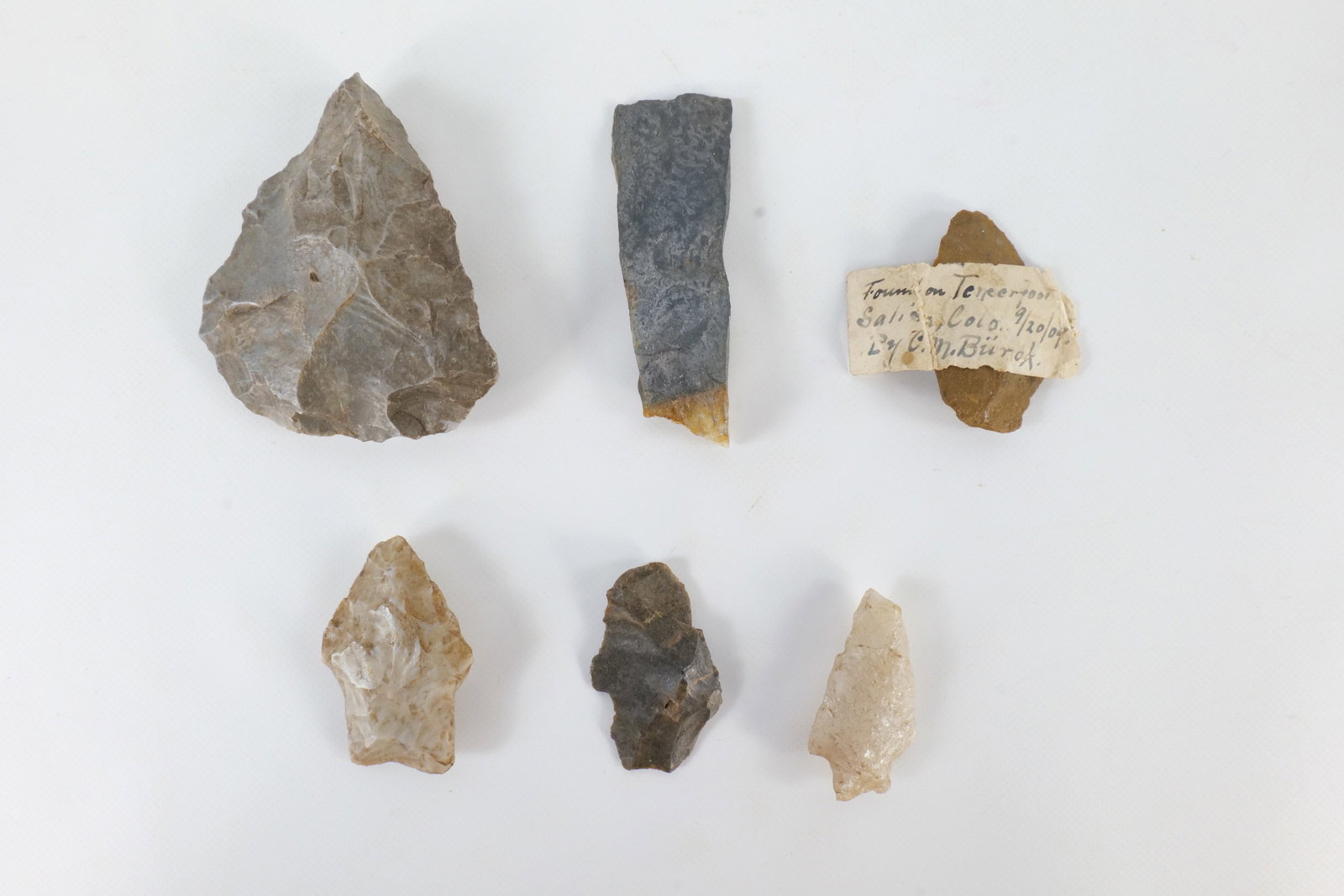 Lot of Arrowheads and Stone Pieces (1 of 17)