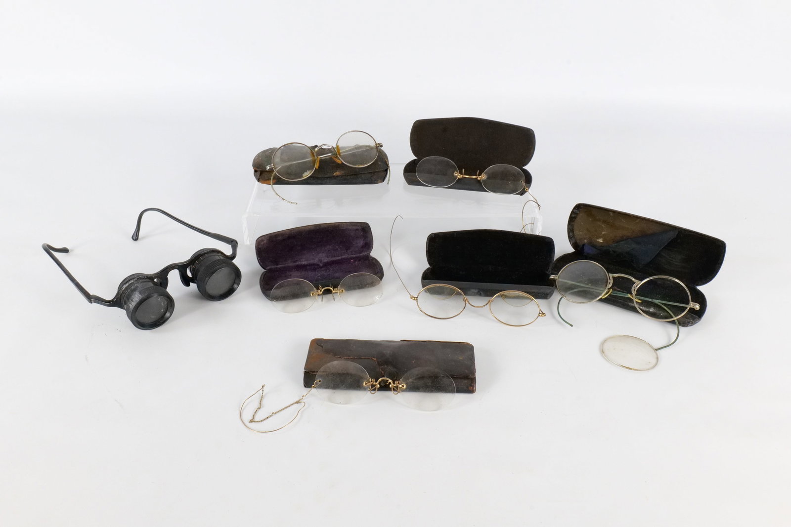 Lot of Vintage Glasses: Lot of Vintage Glasses. Including 4 Pairs that are Gold Filled. Cases have significant wear. Some missing lens. All invoices must be paid within 24 hours of the sale. We offer multiple shipping option