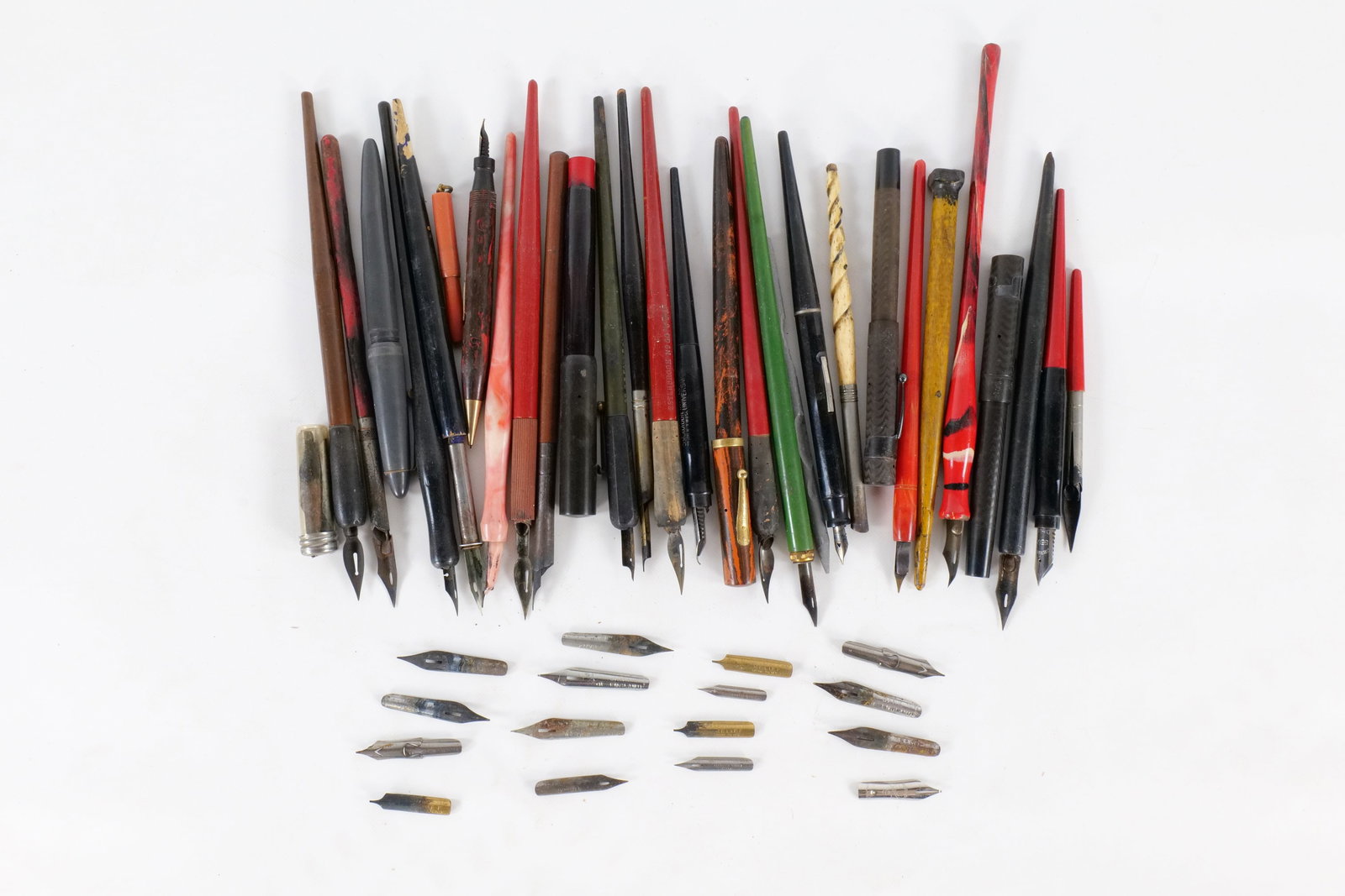 Lot of Fountain Pens (1 of 11)