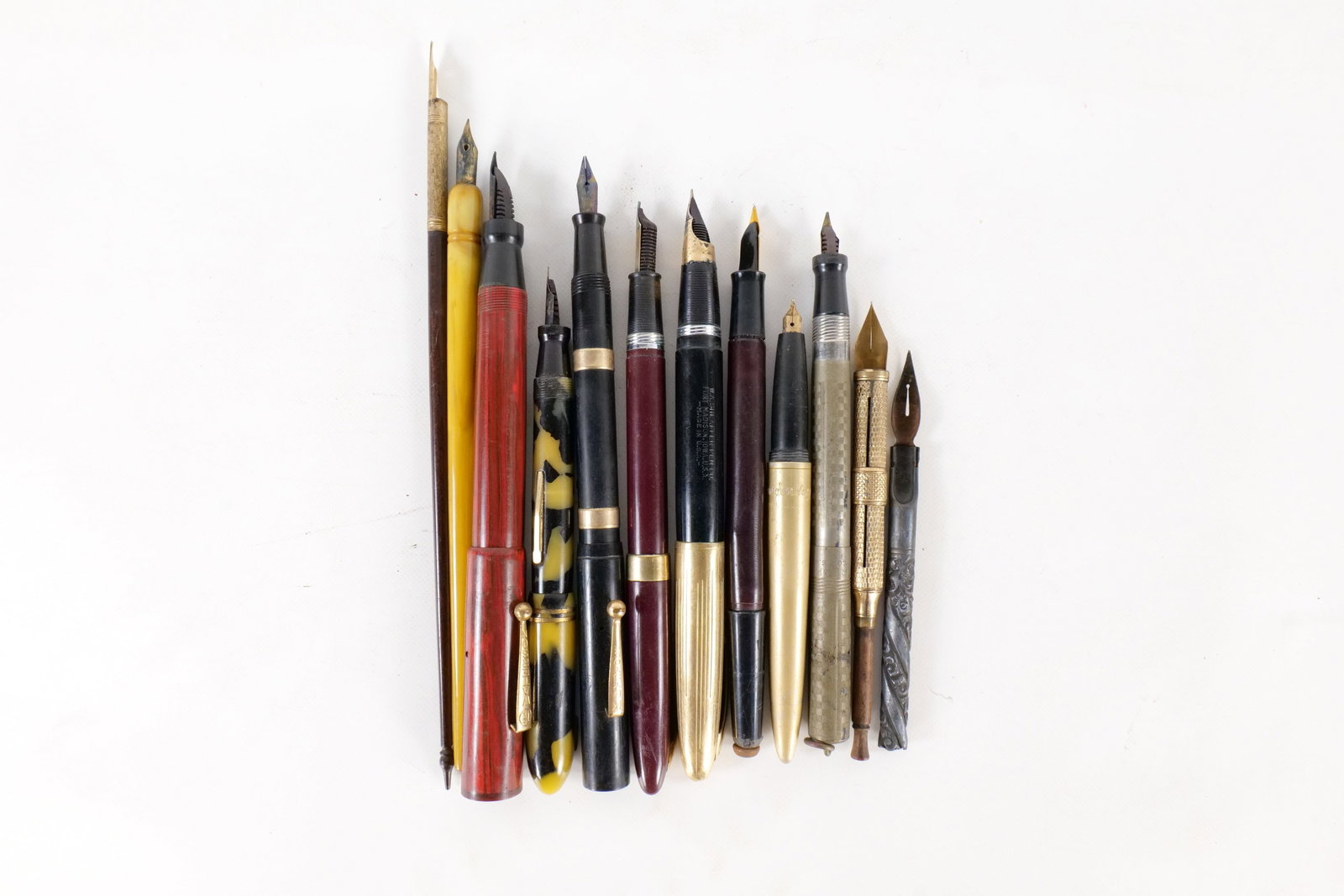 Lot of Fountain Pens (1 of 9)