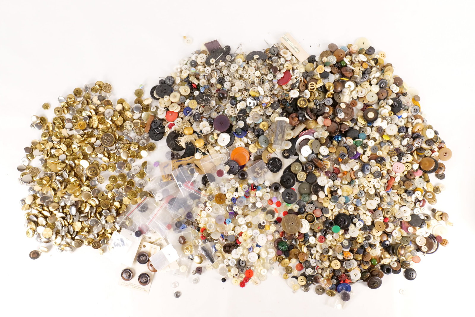 Lot of Assorted Vintage Buttons (1 of 14)