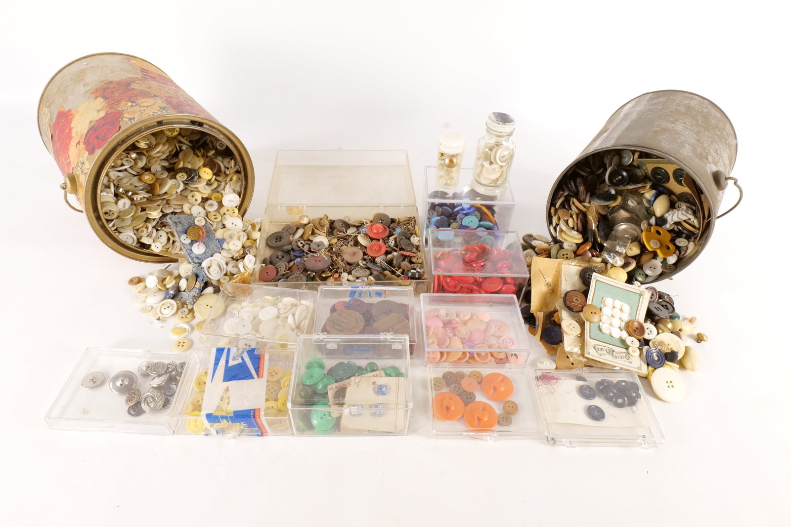 Lot of Assorted Vintage Buttons (1 of 14)