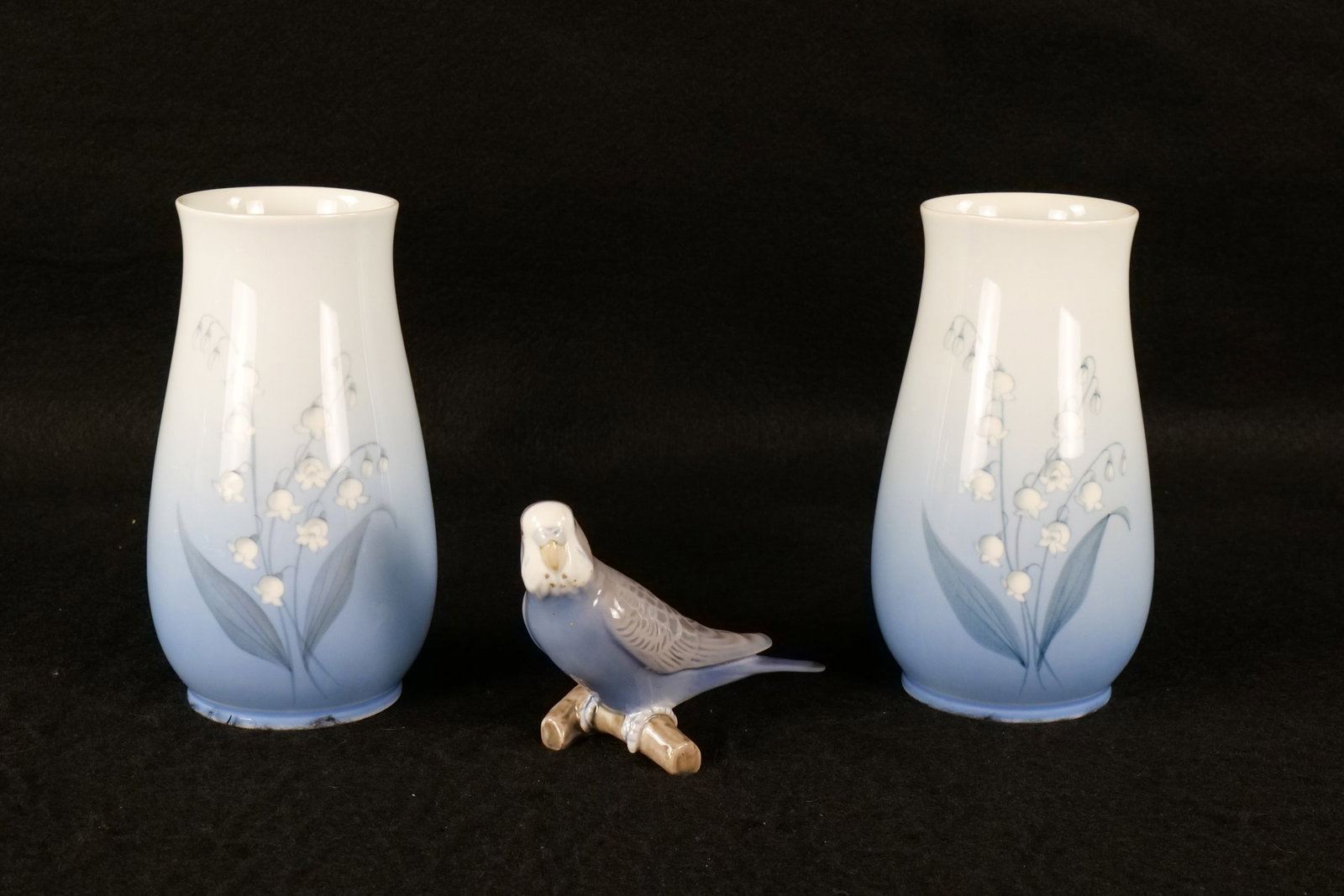 Lot of B&G Porcelain Pieces: Lot of B&G Porcelain Pieces. Including Pair of Floral Vases and Bird. Tallest measures 7". All invoices must be paid within 24 hours of the sale. We offer multiple shipping options, please read the sh
