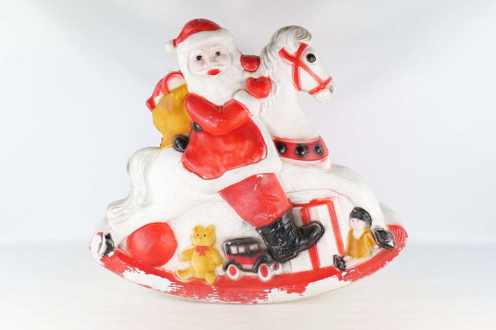 Vintage Santa on Rocking Horse Blow Mold: Vintage Santa on Rocking Horse Blow Mold. Designed by Don Featherstone. Does have some paint wear and scuffing. Measures 31" tall x 34" wide. All invoices must be paid within 24 hours of the sale. We 