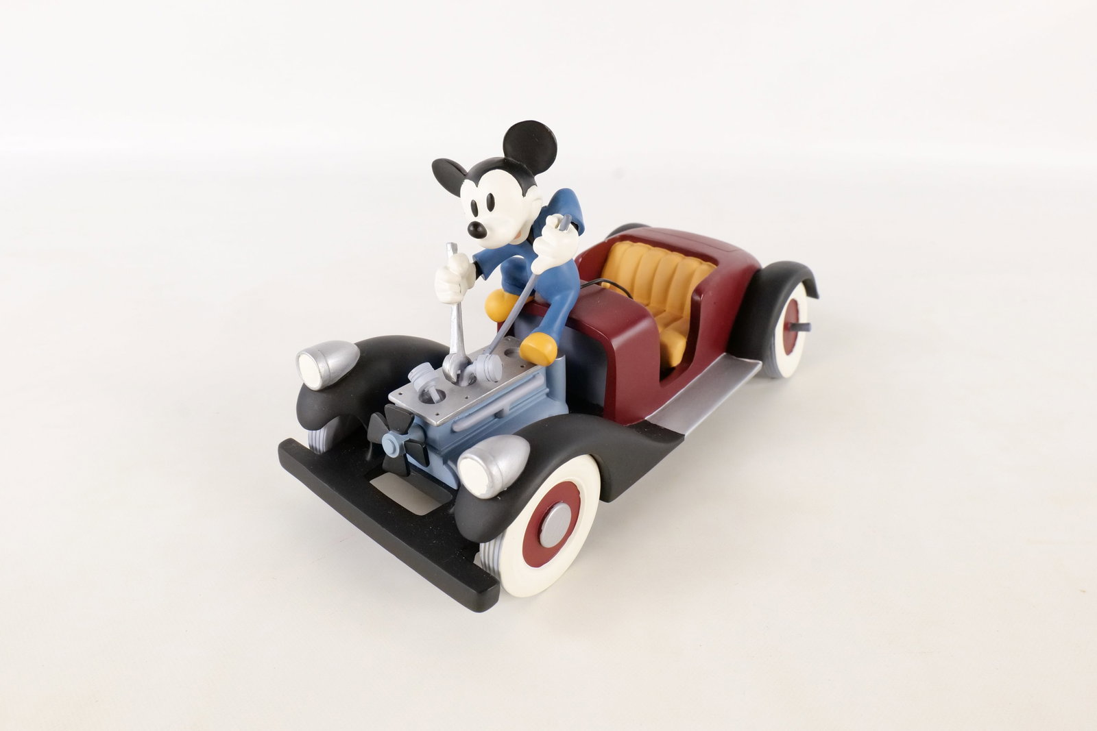 Demons and Merveilles Disney Mickey Mouse Service Station Resin Car Figurine (1 of 11)