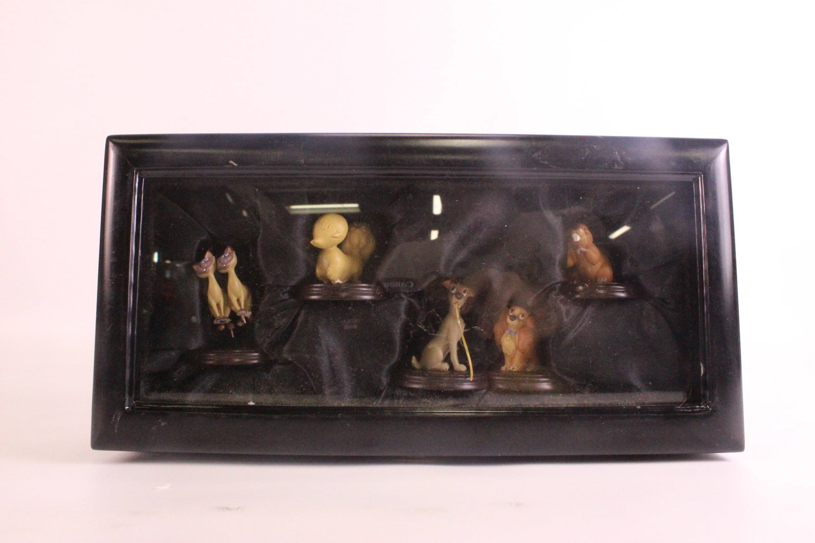 Disney Lady and the Tramp 50th Anniversary Pewter Miniature Set: Disney Lady and the Tramp 50th Anniversary Pewter Miniature Set. Limited Edition to 1000 pieces. An original black case. The SI and AM figurine needs to be glued back onto the base. The tallest figure