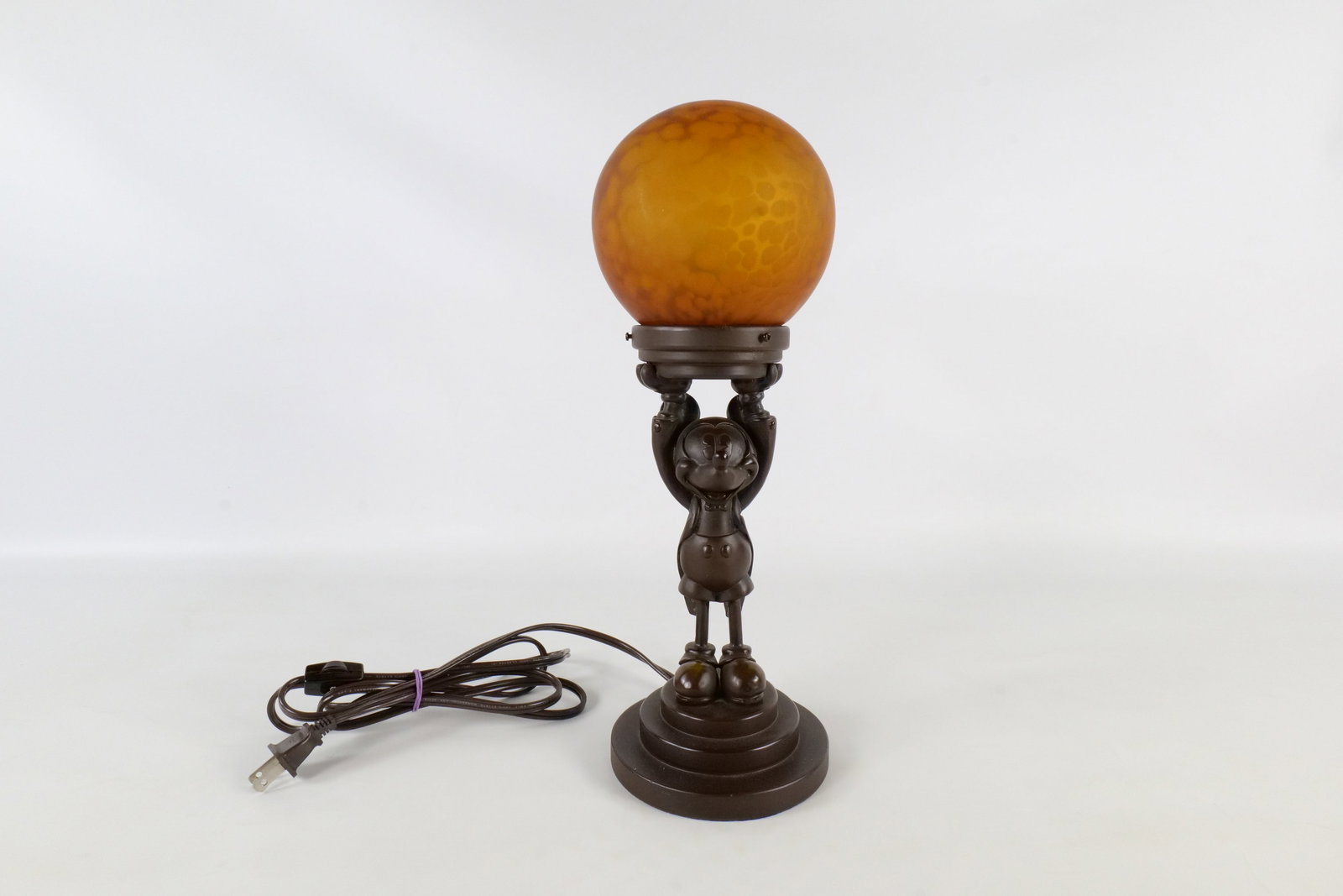 Walt Disney Gallery Mickey Mouse Art Deco Bronze Lamp: Walt Disney Gallery Mickey Mouse Art Deco Bronze Lamp. Comes with shade. Measures 15 1/2 inches tall by 6 inches in diameter. All invoices must be paid within 24 hours of the sale. We offer multiple s