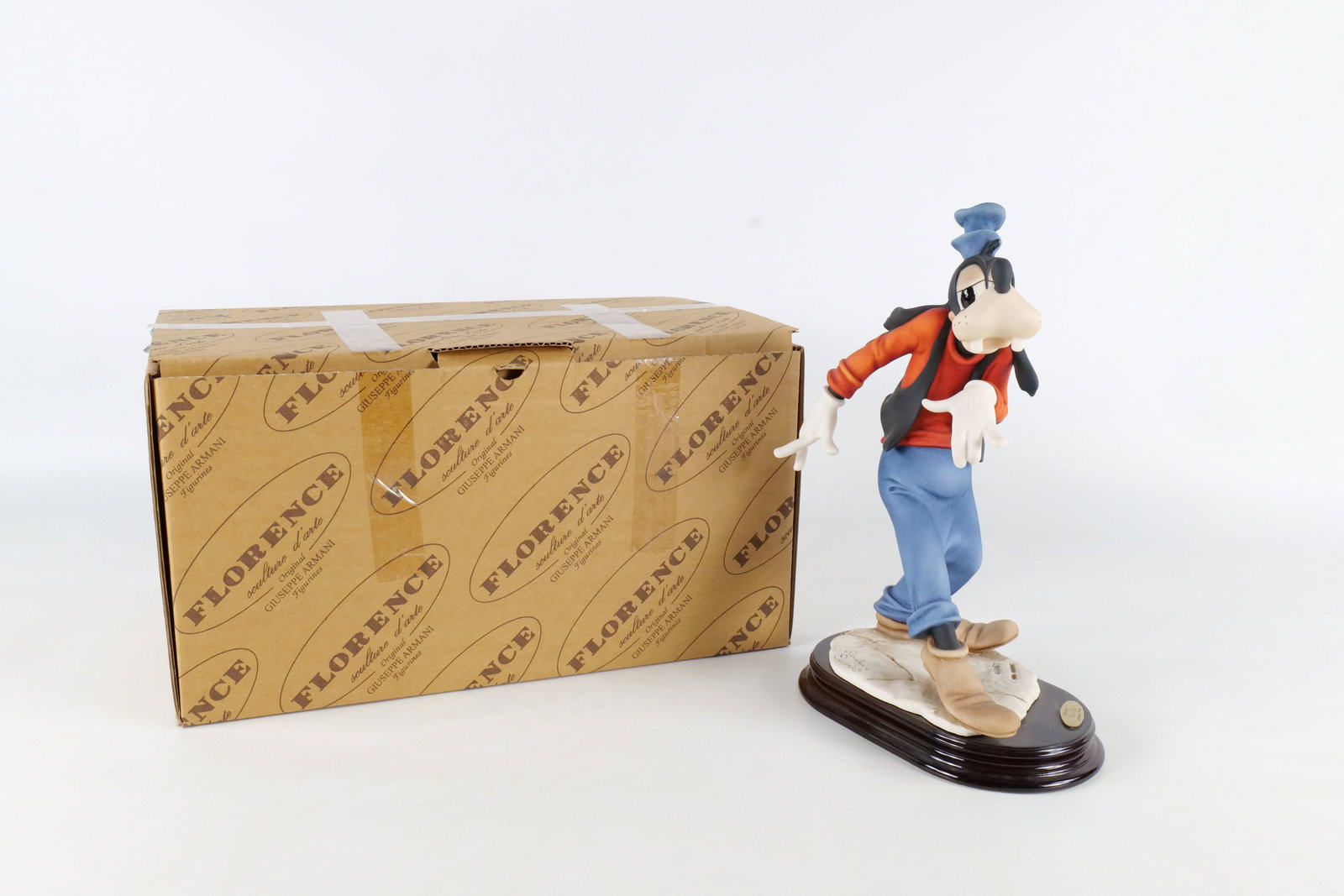 Disney Giuseppe Armani Goofy Fab 5 Figurine (1 of 11)