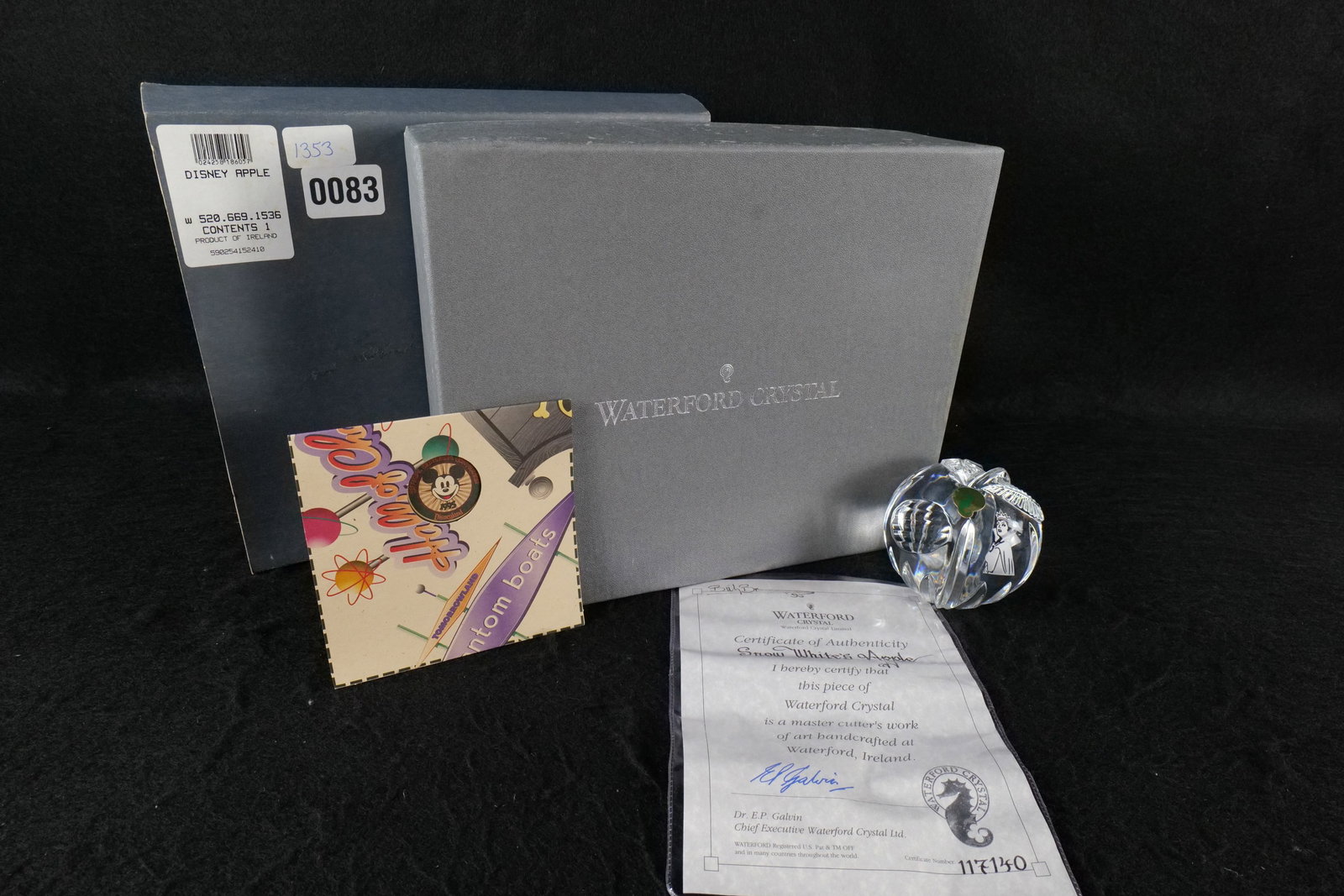 1995 Disneyana Convention Waterford Crystal Snow White Apple: 1995 Disneyana Convention Waterford Crystal Snow White Apple. Limited Edition to 1500 pieces. Signed by Artist Billy Briggs. Comes with signed COA's and original box. Box has some wear. Measures 3