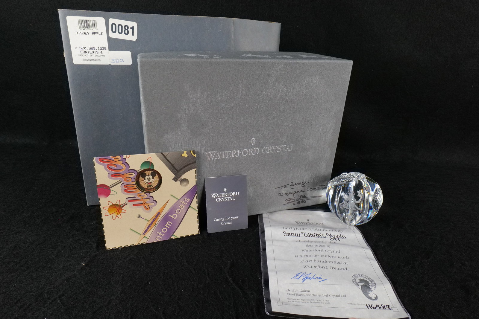 1995 Disneyana Convention Waterford Crystal Snow White Apple: 1995 Disneyana Convention Waterford Crystal Snow White Apple. Limited Edition to 1500 pieces. Signed by Artist Billy Briggs. Comes with signed COA's and original box. Box has some wear. Measures 3