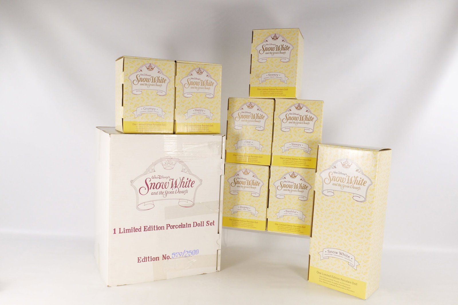 Walt Disney Snow White and the Seven Dwarfs Limited Edition Porcelain Doll Set (1 of 12)