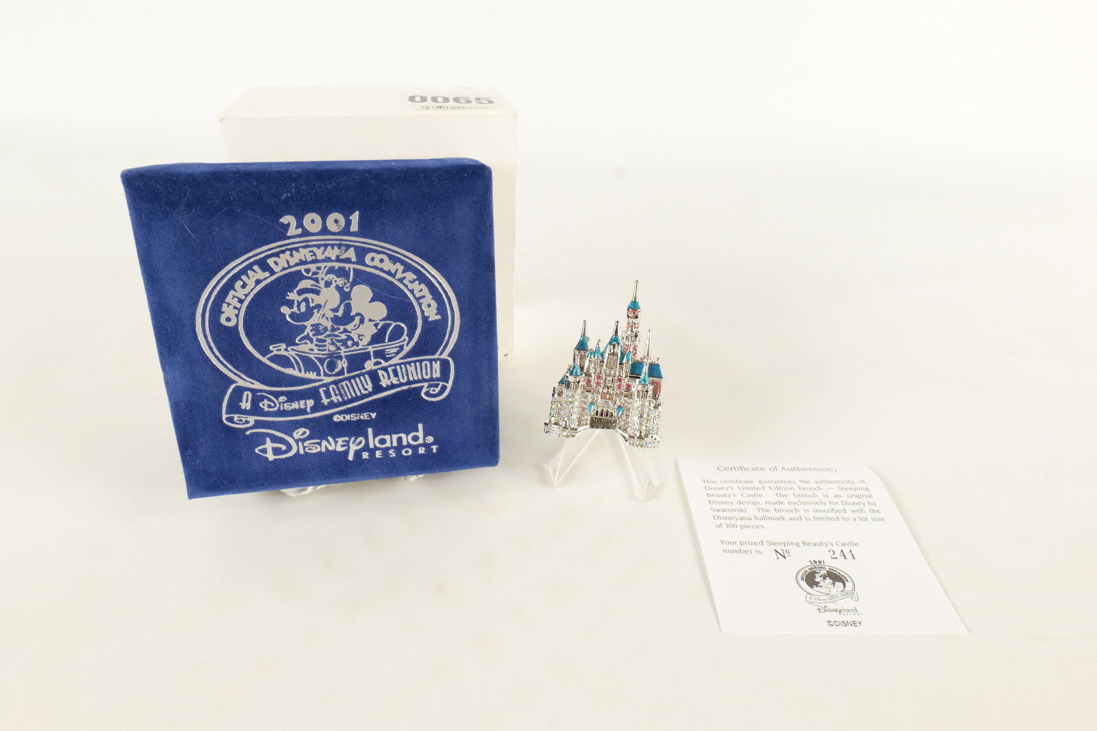 Disney Swarovski Crystal Sleeping Beauty Castle Brooch (1 of 9)