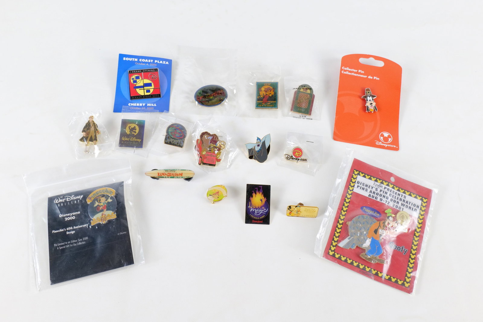 Lot of 17 Disney Pins (1 of 15)