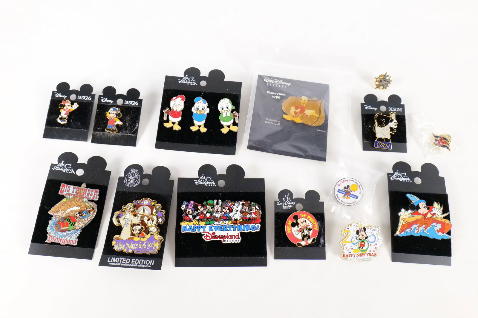Lot of 14 Disney Pins (1 of 11)