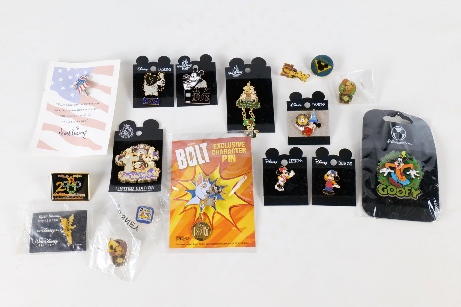 Lot of 17 Disney Pins (1 of 15)