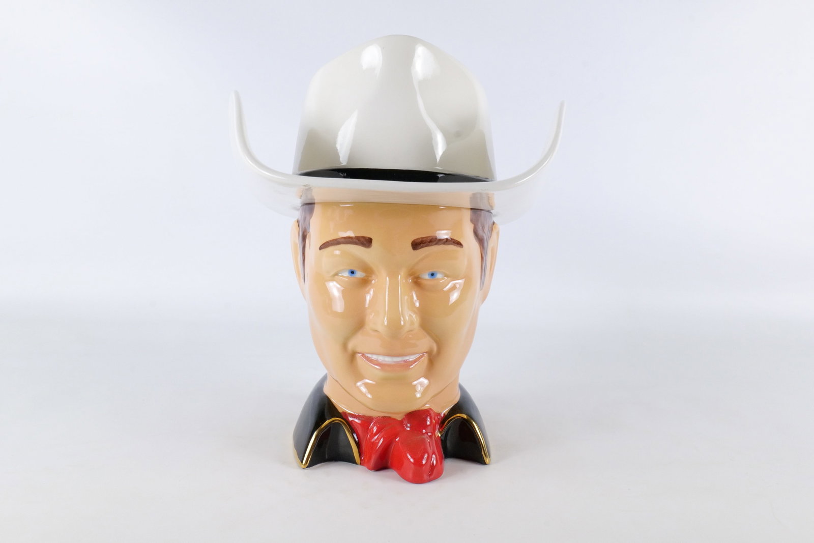 Roy Rogers Limited Edition Ceramic Cookie Jar: Roy Rogers Limited Edition Ceramic Cookie Jar. Made by McMe Productions 1994. Limited edition #628/2500. Measures 12 inches tall by 16 inches long. All invoices must be paid within 24 hours of the sal