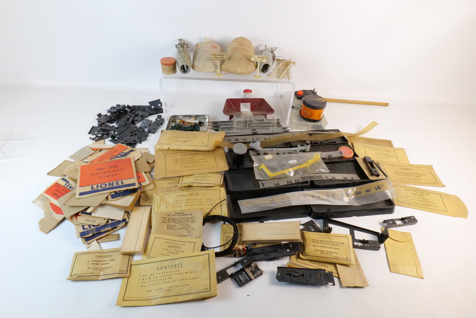 Group Lot of Vintage Lionel 0/27 Postwar Train Parts and Accessories: Group Lot of Vintage Lionel 0/27 Postwar Train Parts and Accessories. All invoices must be paid within 24 hours of the sale. We offer multiple shipping options, please read the shipping terms to under