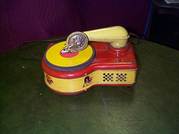 Tin Litho Toy Electric 45 RPM Phonograph model #2: Tin Litho Toy Electric 45 RPM Phonograph model #276, Lindstrom Corp. In poor to fair condition. Buyer to pay $30.00 shipping and handling, all items to be sent USPS Priority Mail with Delivery Confirm