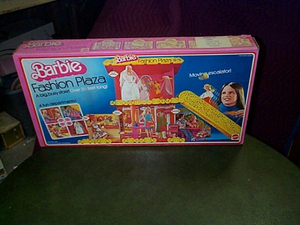 Mattel Barbie Fashion Plaza Toy, Mint in box, nev