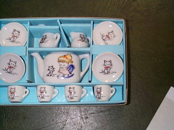 Child's Miniature Tea Set Service for 4, depictin