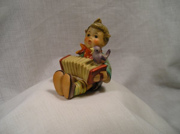 Hummel Goebel Figurine Let's Sing #110/0, 3", trad