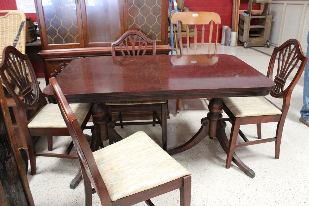 Dinette Set: Duncan Phyfe Table/4 chairs