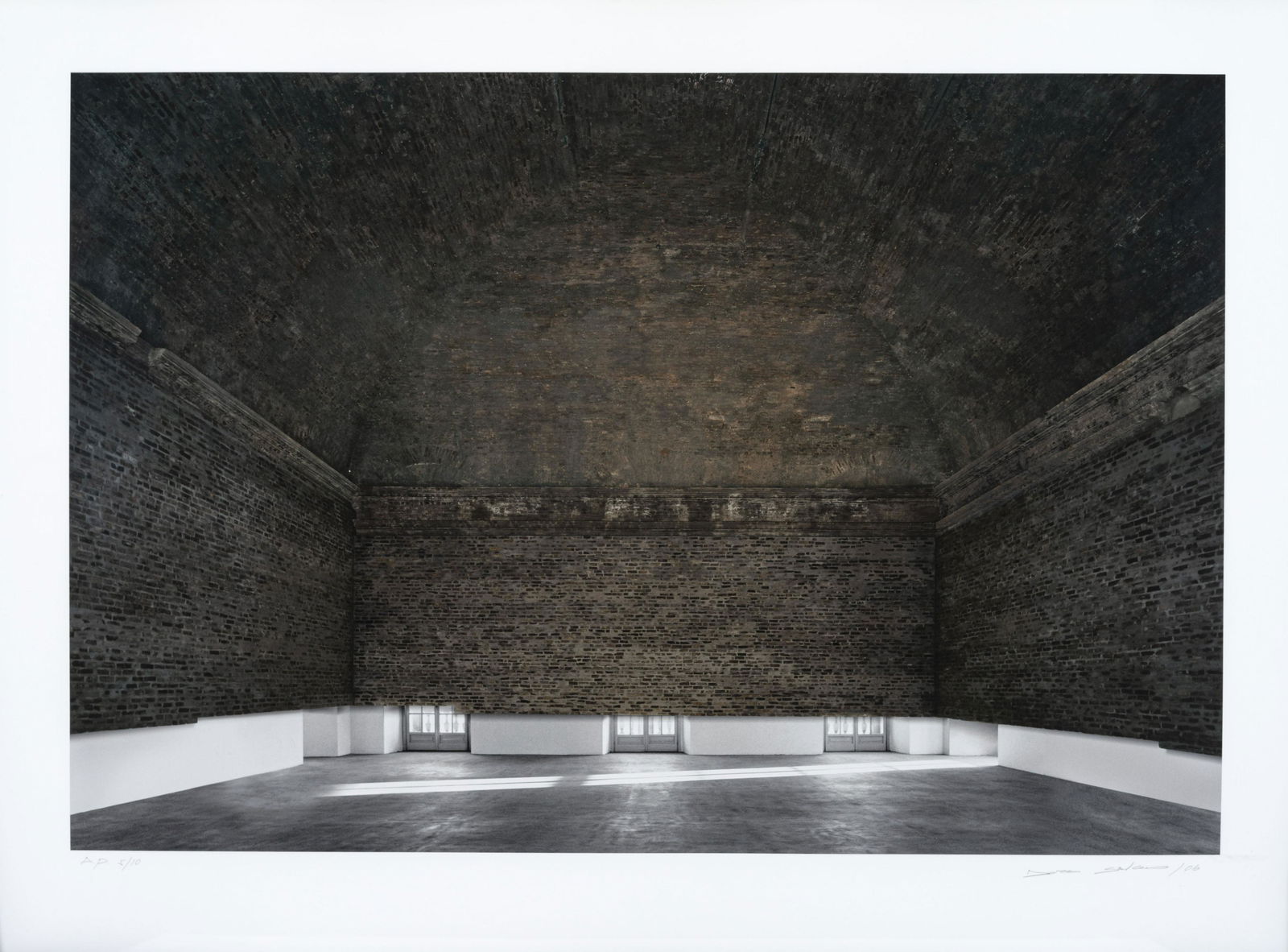 Salcedo Doris, Abyss, 2006: Abyss, 2006, Doris Salcedo (Colombia, 1958). Impresión de tinta de pigmento en papel Photo Rag® de Hahnemühle. Edición AP 5 de 10. 64 cm x 86 cm. Firmada y fechada Doris Salcedo