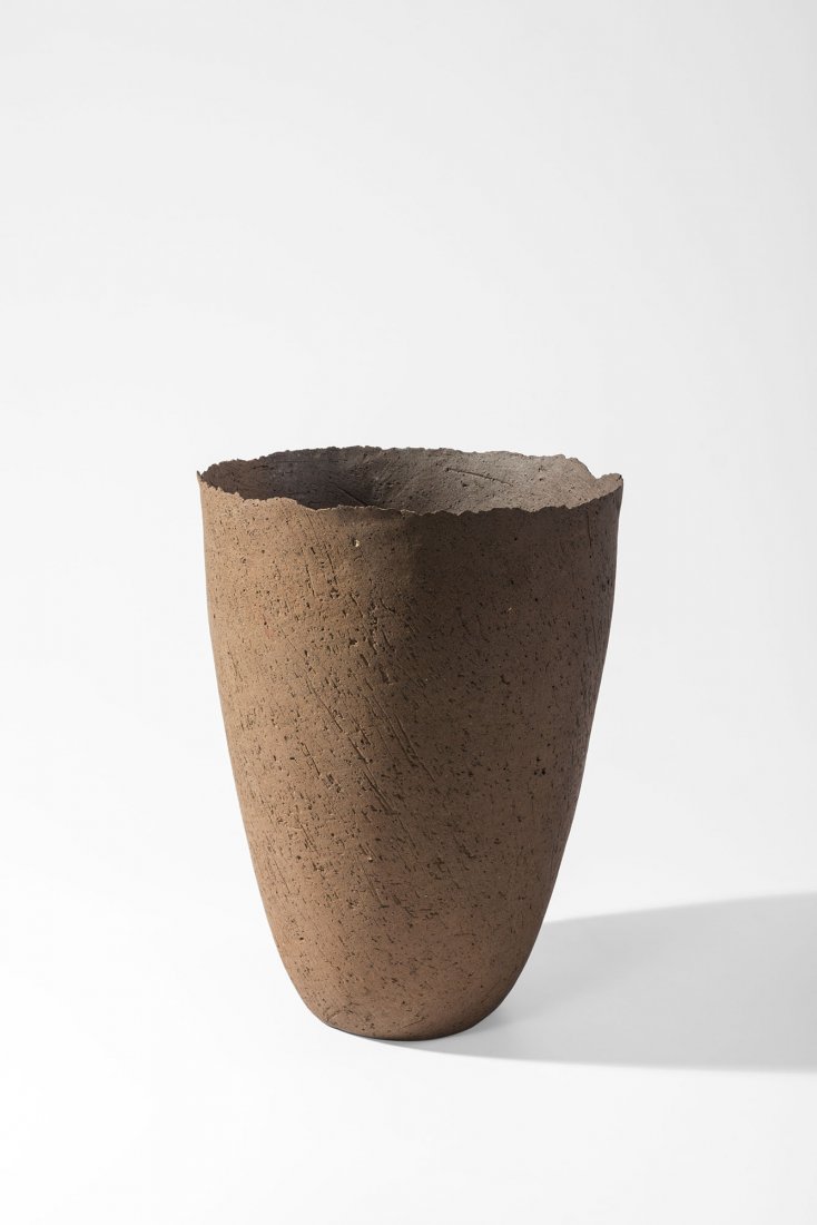 Carol Young, Sin título, sin fecha: Ceramica / Altura 37 cm - diámetro 27 cm - (Height 14 9/16 - diameter 10 5/8 in) / Proveniencia: Colección institucional, Bogotá. / carol young