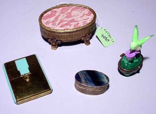 LOT OF MISCELLANEOUS SMALL DECORATIVE BOXES: LOT OF MISCELLANEOUS SMALL DECORATIVE BOXES PROVENANCE: Estate of Jennie Asby Webb; Houston, TX