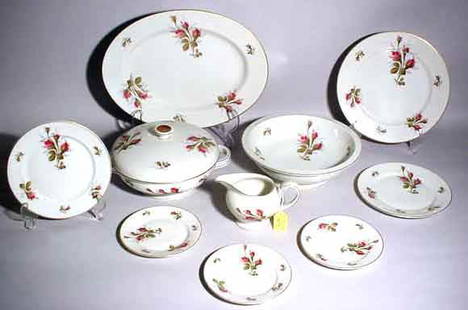 THIRTY PIECE SET OF FLORAL AND GILT DECORATED ROSE: THIRTY PIECE SET OF FLORAL AND GILT DECORATED ROSENTHAL CHINA, ''Rosebud'' pattern, service for approximately eight, includes 8 dinner plates, 11 salad/dessert plates, 7 bread and butter plates, oval