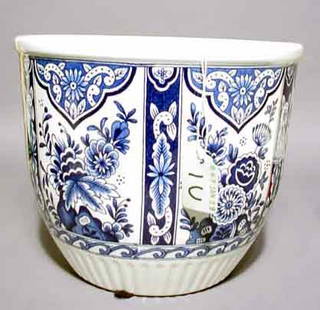 SMALL BLUE AND WHITE DELFT PORCELAIN TABLE JARDI: SMALL BLUE AND WHITE DELFT PORCELAIN TABLE JARDINERE, first half 20th century, having a paneled floral design; 8-1/2 inch diameter; 7 inch height