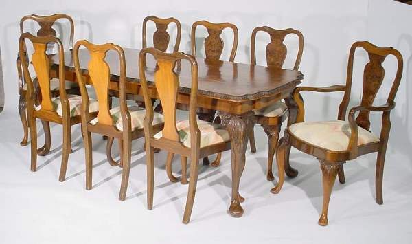 NINE-PIECE QUEEN ANNE STYLE CARVED AND INLAID BU: NINE-PIECE QUEEN ANNE STYLE CARVED AND INLAID BURLED WALNUT DINING SUITE, early 20th century, comprised of a stepped-end table, the top edged with a carved foliate molding, raised on acanthus carved c