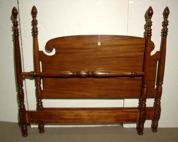 AMERICAN FEDERAL STYLE MAHOGANY 4-POSTER DOUBLE BED: AMERICAN FEDERAL STYLE MAHOGANY FOUR-POSTER DOUBLE BED, mid 20th century, the headboard having scrolling top ends, with turned posts and footboard crossbar, includes rails and four slats; 57-1/2 inch