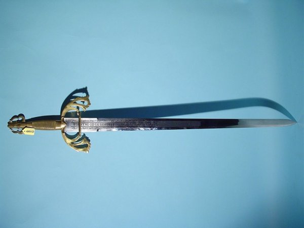 GOOD MUSEUM QUALITY REPLICA OF A SPANISH LONG SWO: GOOD MUSEUM QUALITY REPLICA OF A SPANISH LONG SWORD OF EL CID, this well-crafted sword features a heavy polished brass hilt and upswept handguard, the good Spanish steel blade has foliate and Spanish