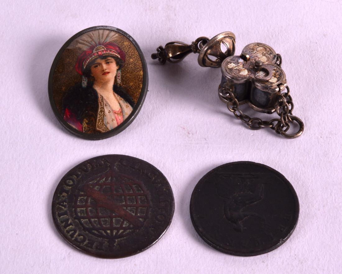 AN UNUSUAL 18TH CENTURY TREFOIL SHAPED SILVER LOCKET (1 of 1)