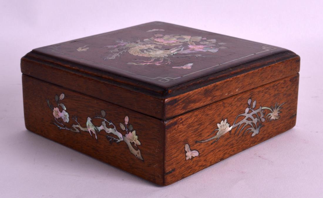 A LATE 19TH CENTURY CHINESE HONGMU SQUARE BOX AND COVER (1 of 2)
