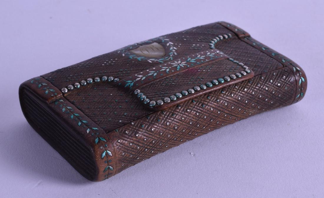 AN EARLY 19TH CENTURY SILVER INLAID PIQUE WORK HORN (1 of 1)